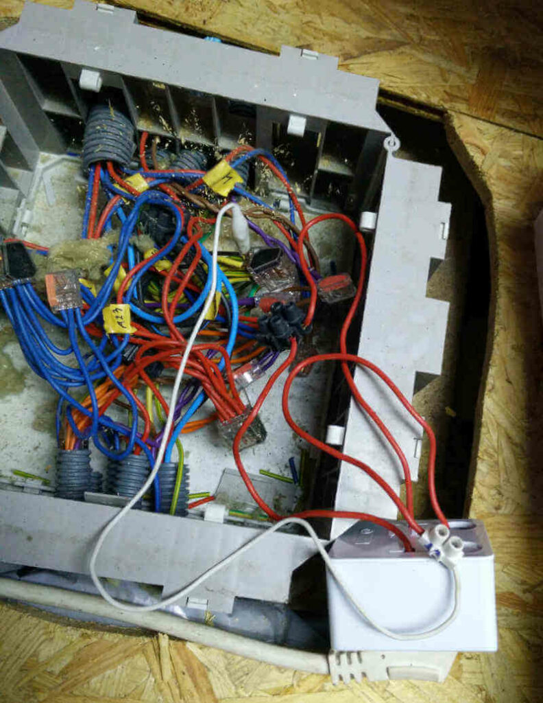 Installation électrique pas aux normes dans mon Grenier